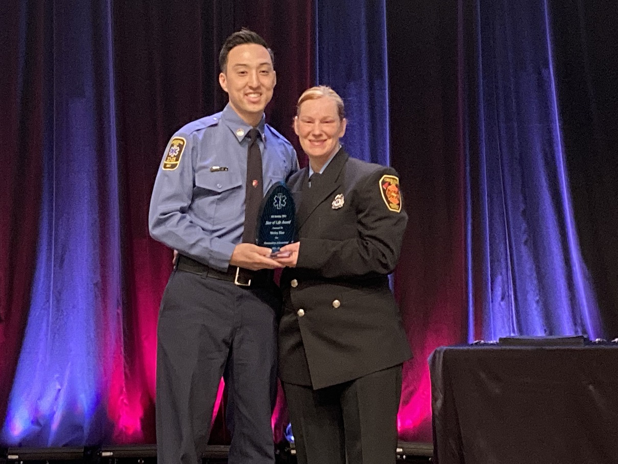 The Star of Life Award, in honor of Dr. Jill Mabley, is presented to Wesley Rice by Instructor, Sandy Johnson.